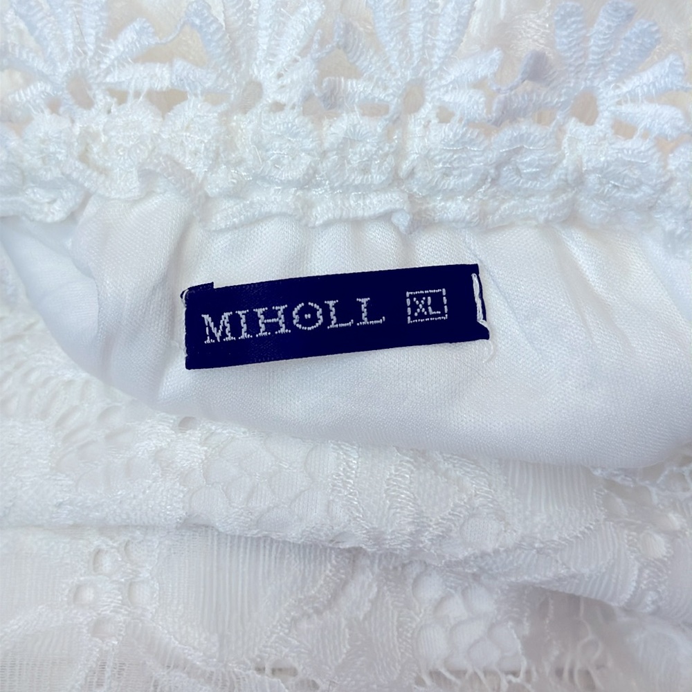 White Ruffled On/Off-Shoulder Blouse with Lace XL - Picture 6 of 6